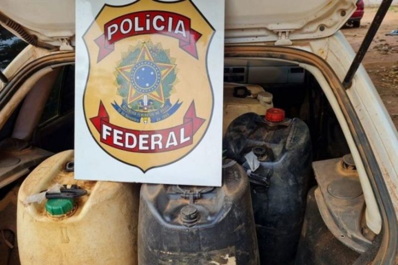 Dupla vendia gasolina contrabandeada a R$ 3,80 – Foto: PF/Divulga&ccedil;&atilde;o