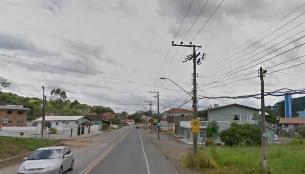 Moradora encontrou a adolescente pedindo socorro na rua em Rio do Sul – Foto: Reprodução/Google Maps