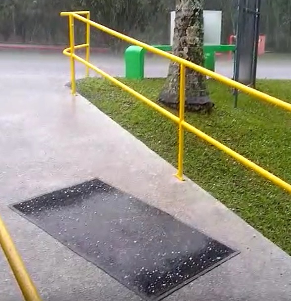 Após dias de frio, Joinville registrou chuva de granizo na manhã de segunda-feira (16) – Foto: Reprodução/Internet