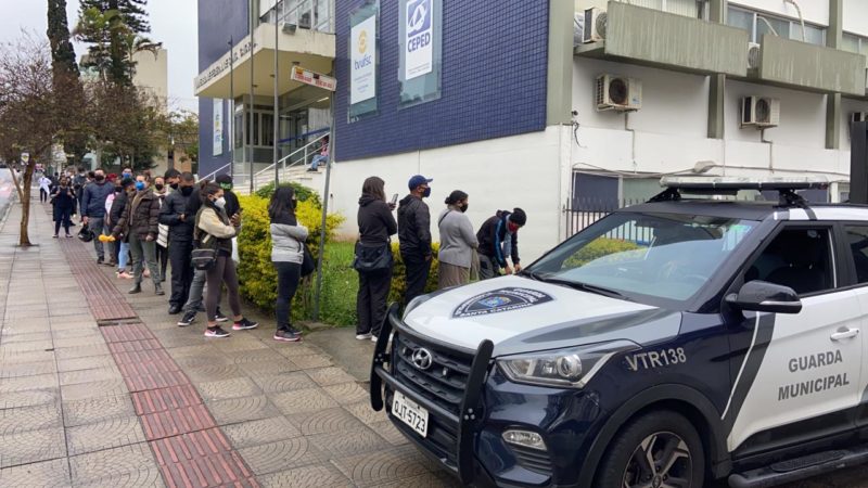 A vacinação acontece em pontos fixos e por drive-thru – Foto: Guarda Municipal/ Divulgação/ND