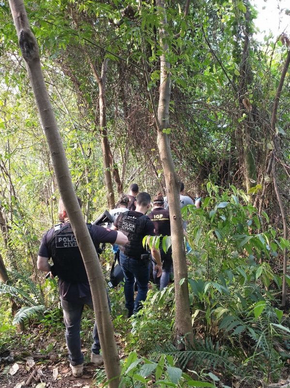 Jovem &eacute; encontrado enterrado em Florian&oacute;polis nesta ter&ccedil;a-feira (24) – Foto: Pol&iacute;cia Civil/Divulga&ccedil;&atilde;o/ND