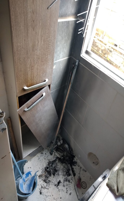Incêndio foi registrado na manhã deste domingo