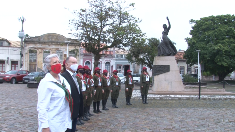 Guardiãs de Anita realizaram apresentação em homenagem aos 200 anos da heroína – Foto: Christian Ayala / Divulgação/ND