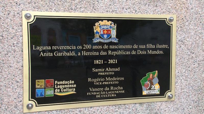 Placa é inaugurada em homenagem ao Bicentenário de Anita Garibaldi em Laguna – Foto: Christian Ayala/ Divulgação ND