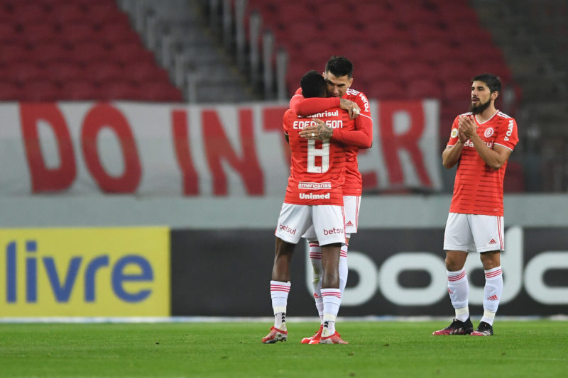 Edenilson marcou dois gols e passa a ser o artilheiro do time na temporada