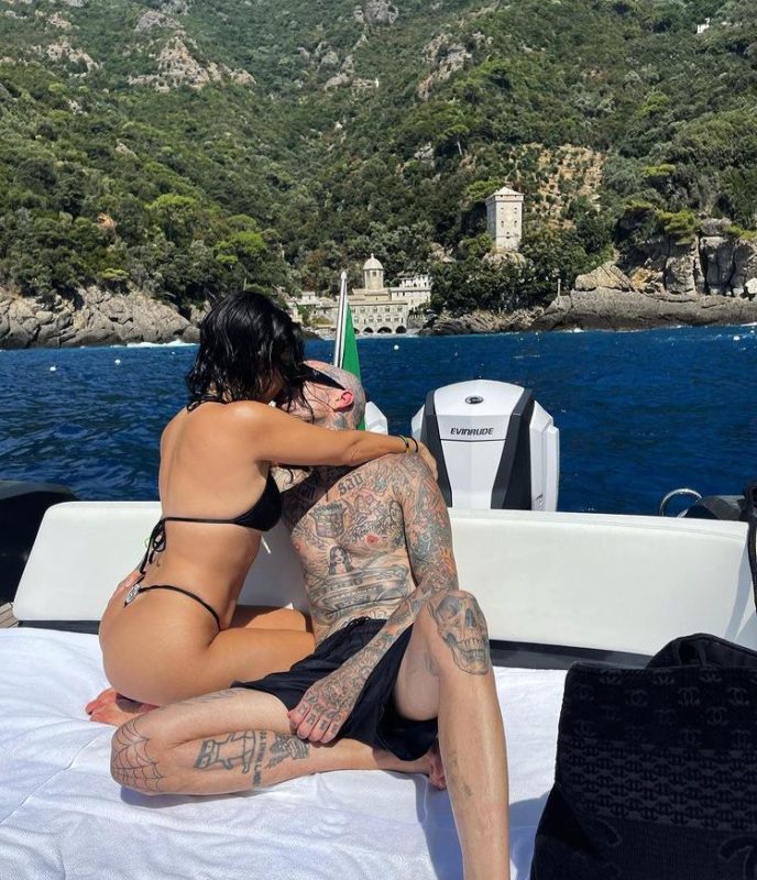 Kourtney Kardashian está curtindo férias românticas e foi críticada pelo ex-marido pelas ‘fotos quentes’ – Foto: Internet/Divulgação/ND