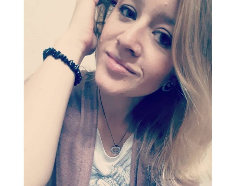 Alunos, familiares e colegas de Janaína Jurk Erkmann se despedem da bailarina e professora de Joinville que morreu em um acidente de trânsito no Rio Grande do Sul, na tarde de quarta (11). Janaina dirigia pela rodovia ERS 331, entre as cidades de Viadutos e Marcelino Ramos, quando bateu em outro carro, por volta das 16h – Foto: Internet