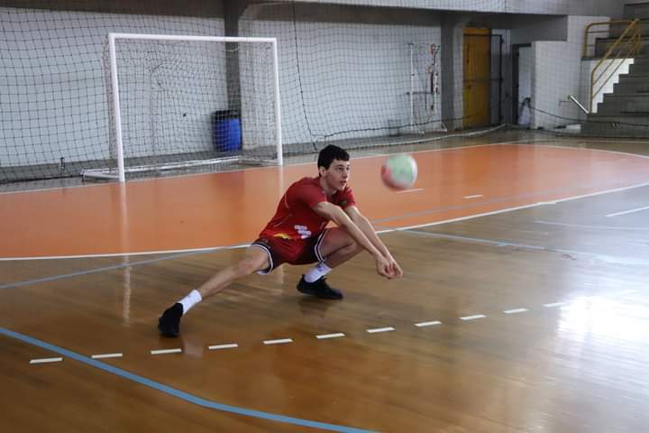 Ponteiro Pedro Gonçalves iniciou no voleibol através de um projeto do município