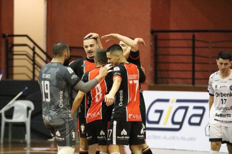 JEC Futsal terminou a primeira fase invicto e na liderança do Estadual – Foto: Juliano Schmidt/JEC/Krona/Divulgação/ND