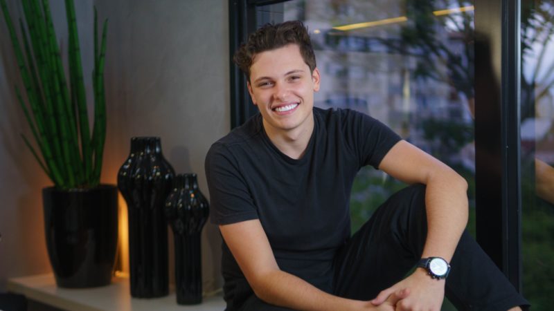 Empreendedor-prodígio catarinense se destaca no universo do marketing digital Brasil