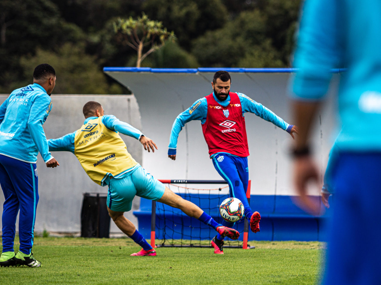 Avaí x Coritiba: escalações e detalhes da partida que vale ...