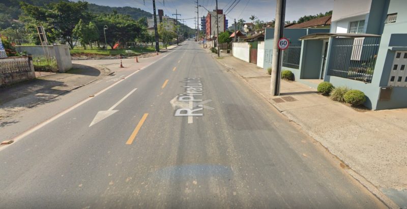 Bombeiros foram acionados por volta das 9h