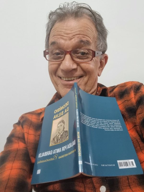 Deonisio homenageia Anita e os catarinenses – Foto: Divulga&ccedil;&atilde;o