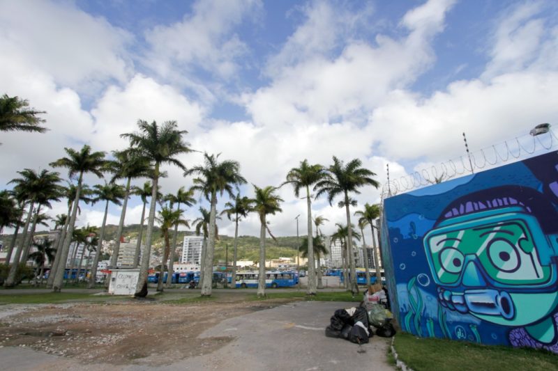 Em &aacute;rea nobre da cidade, aterro da ba&iacute;a Sul est&aacute; h&aacute; anos consecutivos sem investimentos que atraiam turistas e a popula&ccedil;&atilde;o da Capital – Foto: Leo Munhoz/ND