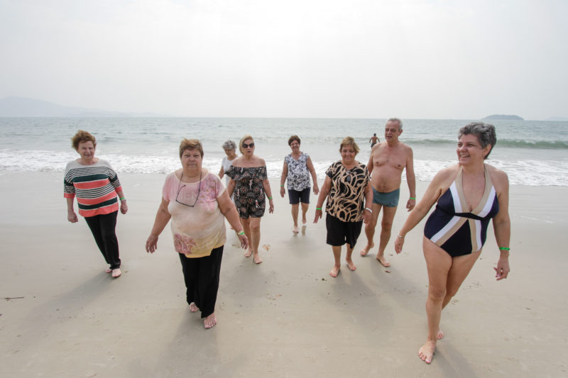 Marcia Marli Bataglia (primeira da direita) saiu de S&atilde;o Paulo para conhecer a Capital catarinense na companhia das irm&atilde;s, do marido, de duas primas, uma cunhada e uma amiga – Foto: Leo Munhoz/ND