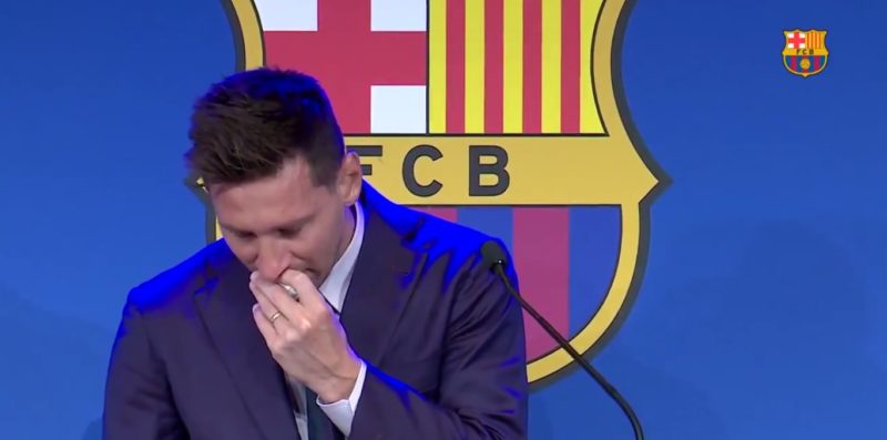 Messi na sa&iacute;da do Barcelona – Foto: Reprodu&ccedil;&atilde;o/Twitter
