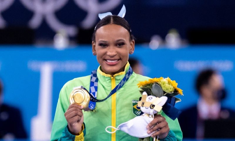 Rebeca Andrade entrou para a história ao conquistar o ouro na final do salto neste domingo (1º) – Foto: Miriam Jeske/COB