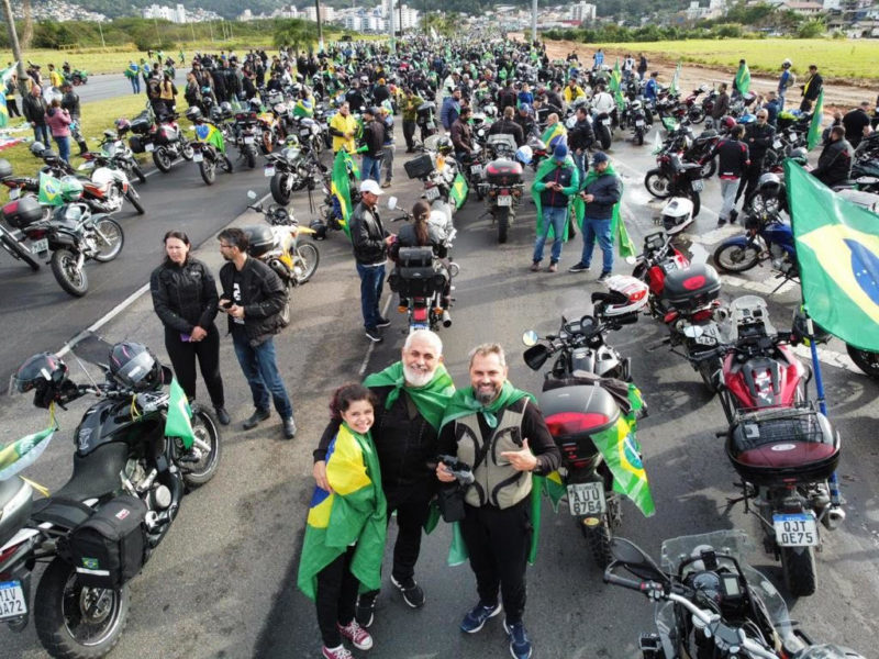 Casal ajudou a organizar grupo de motociclistas joinvilenses – Foto: Luz e Alma fotografia/ Divulga&ccedil;&atilde;o