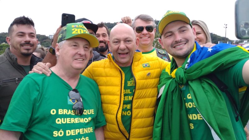 Empres&aacute;rio Luciano Hang, dono da Havan, veio a Florian&oacute;polis prestigiar Bolsonaro – Foto: N&iacute;colas Hor&aacute;rio/ND