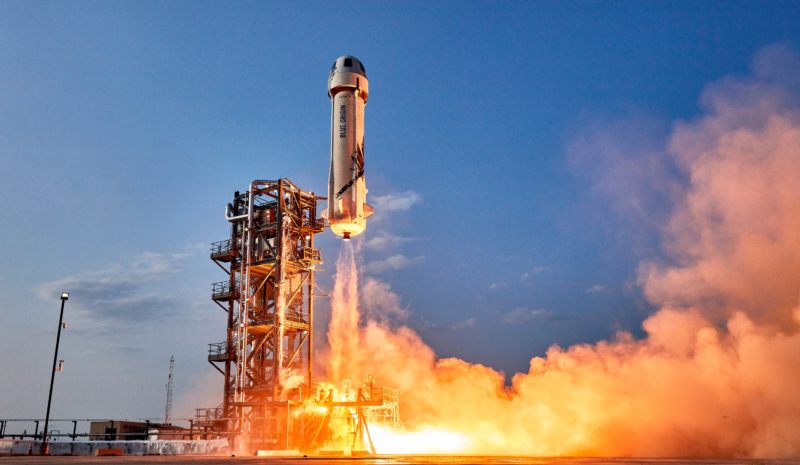 2021 deu início à era do turismo ao espaço com o lançamento da cápsula New Shepard, da empresa Blue Origin, do bilionário Jeff Bezos – Foto: Divulgação/ND
