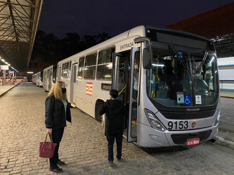 Blumenau amanhece sem &ocirc;nibus. Trabalhadores do transporte coletivo fazem protesto por negocia&ccedil;&atilde;o salarial – Foto: Mois&eacute;s Stuker/NDTV