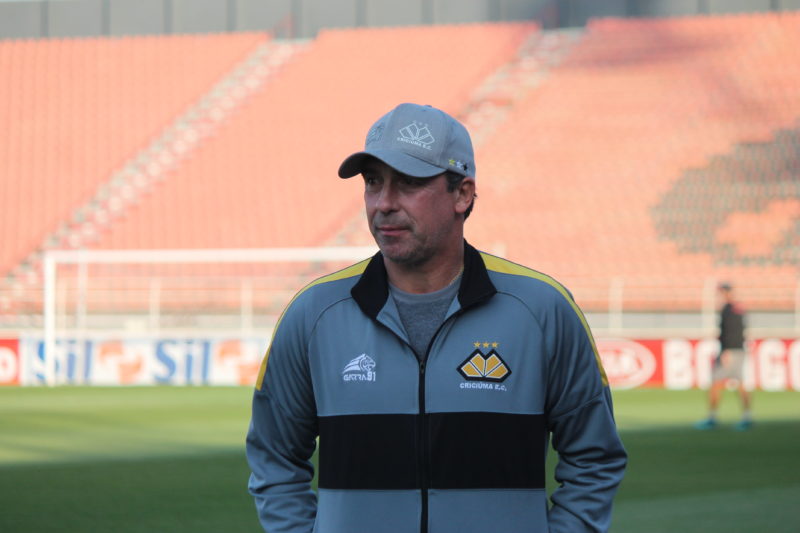 Para o técnico Paulo Baier o momento é de pensar em estratégias novas para confrontos fora de casa – Foto: Celso da Luz/CriciúmaEC/ND