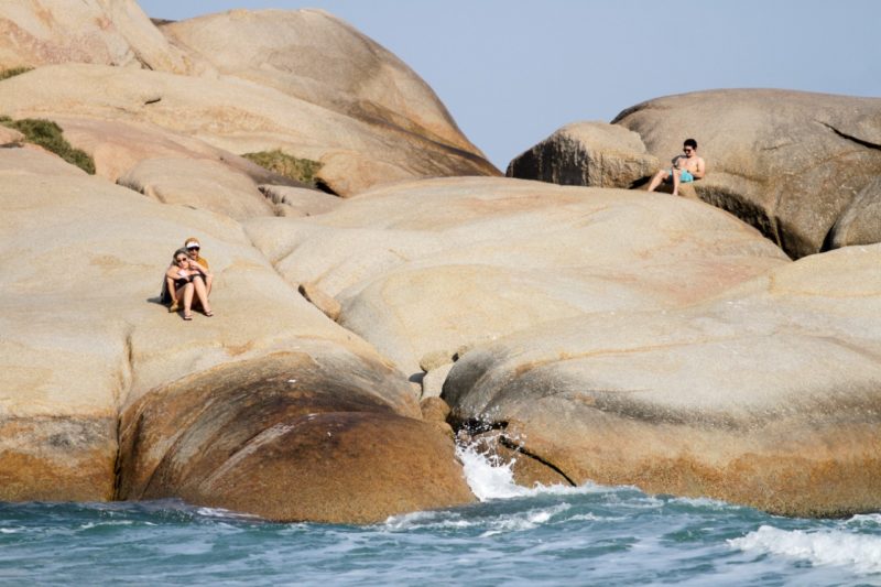 Pedras da praia da Joaquina em Florianópolis