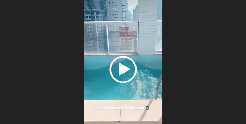 Vento balan&ccedil;a pr&eacute;dio e cria ondas artificias em piscina de triplex em Balne&aacute;rio Cambori&uacute; – Foto: Reprodu&ccedil;&atilde;o/Internet