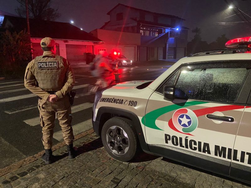 Opera&ccedil;&atilde;o Lei Seca apreendeu 12 ve&iacute;culos e autuou 10 motoristas na noite de sexta-feira (27) – Foto: Ricardo Alves/NDTV