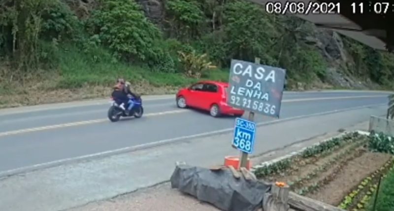 Acidente ocorreu no fim da manh&atilde; deste domingo (8). – Foto: PMRV/Divulga&ccedil;&atilde;o/ND