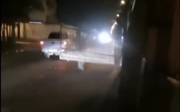 Flagrante foi realizado na noite de domingo (29) e repercutiu nas redes sociais – Foto: Reprodu&ccedil;&atilde;o/Internet