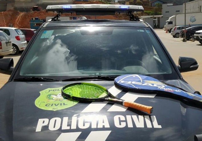 Raquete foi recuperada nesta terça-feira (31)