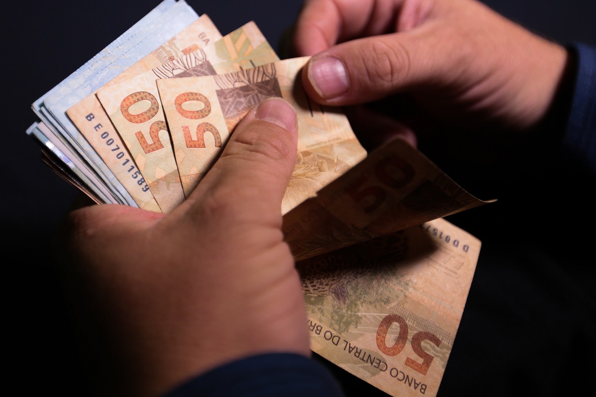 Dinheiro Consulta da restituição do Imposto de Renda deve ser feita no site da Receita Federal