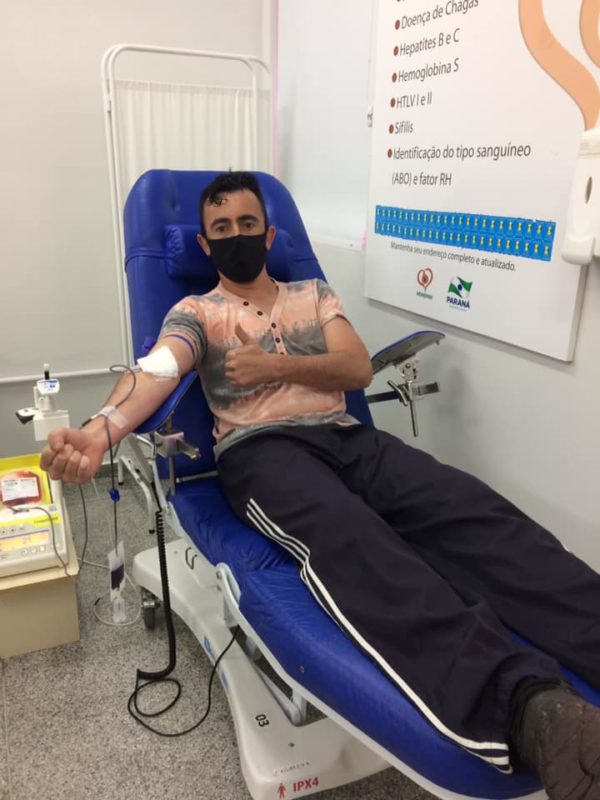caio doando sangue