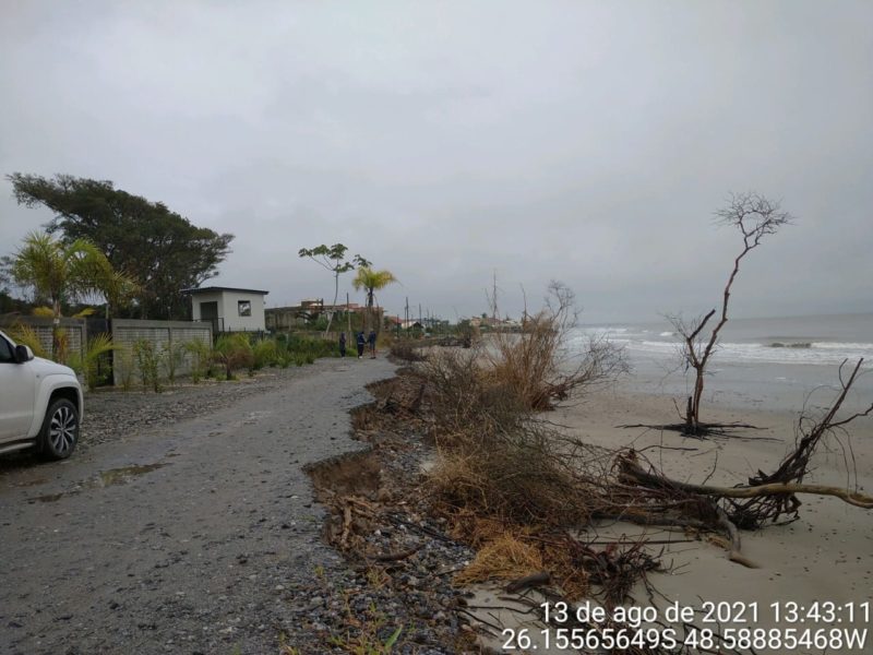 Ressaca em abril causou danos a ruas de Itapo&aacute; – Foto: Defesa Civil de Itapo&aacute;/Divulga&ccedil;&atilde;o