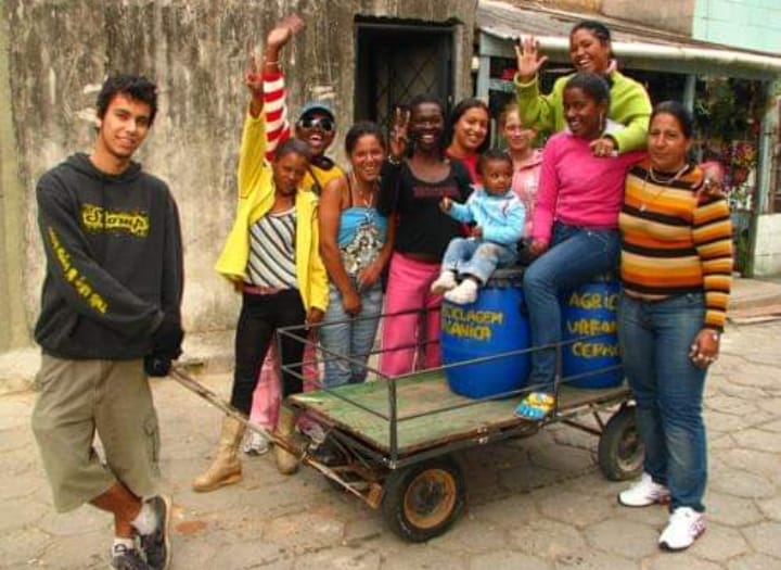 Movimento que nasceu nas comunidades Chico Mendes e Nossa Senhora da Gl&oacute;ria sensibiliza os moradores para a import&acirc;ncia da separa&ccedil;&atilde;o da mat&eacute;ria org&acirc;nica – Foto: Divulga&ccedil;&atilde;o/ND