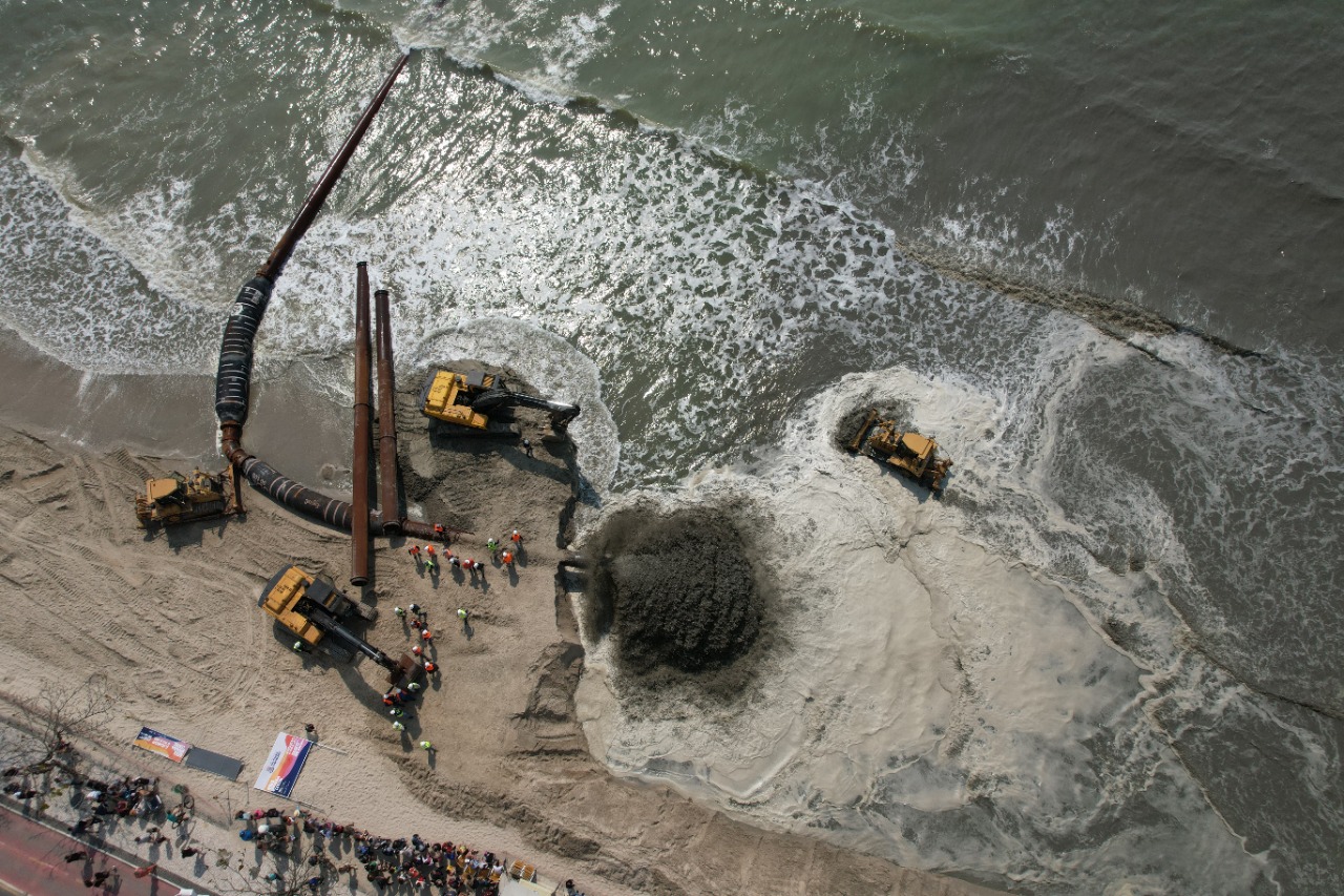 Obra cria faixa de praia com 'areia movediça' e causa acidentes em  Balneário Camboriú (SC) - Notícias - R7 JR na TV