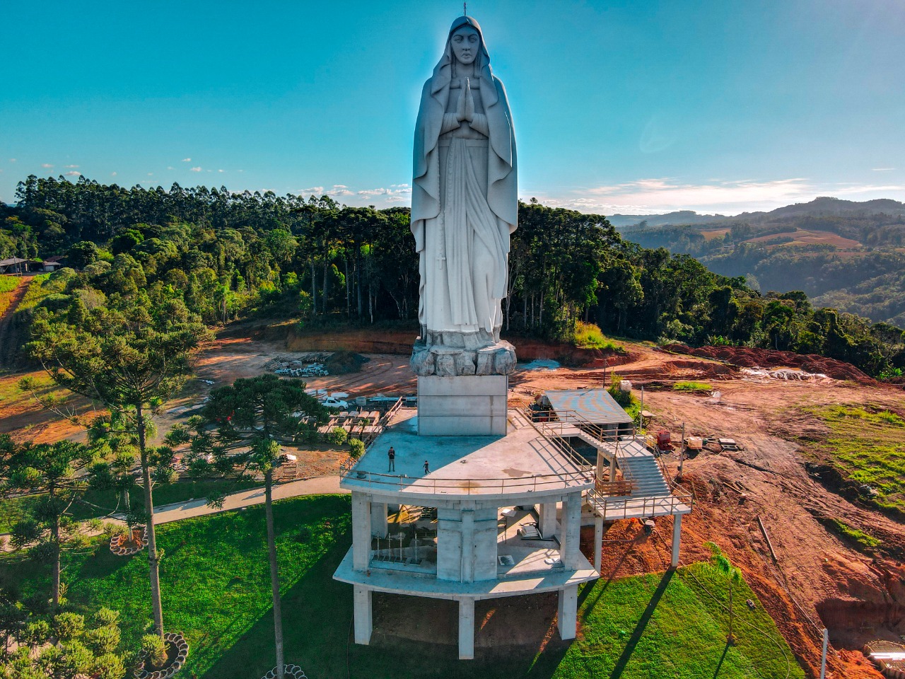 Novo santuário religioso em SC terá estátua gigante de 40 metros; veja fotos