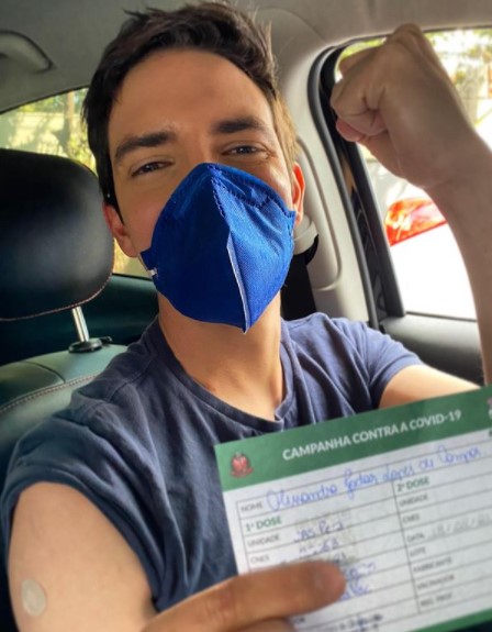 jornalista compartilhou a vacinação 
