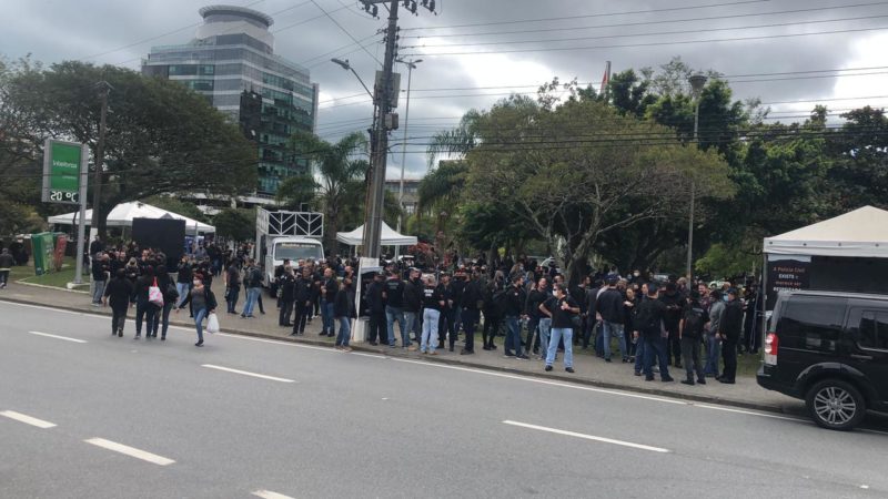 Trabalhadores protestam em frente a Alesc contra reforma da Previdência