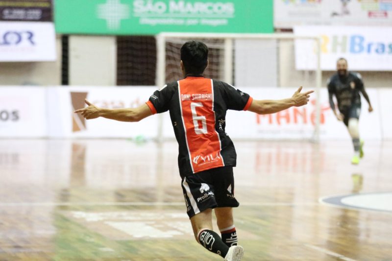 Daniel Shiraishi estreou com noite m&aacute;gica, goleada tricolor e les&atilde;o de Genaro – Foto: Juliano Schmidt/JEC/Krona/Divulga&ccedil;&atilde;o/ND