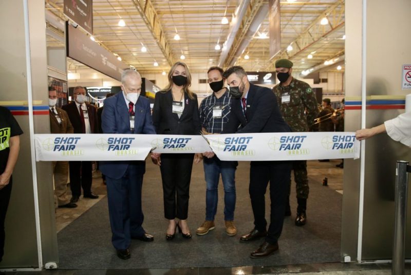 Vice-governadora de SC e prefeito de Joinville participam da abertura da feira – Foto: Divulga&ccedil;&atilde;o