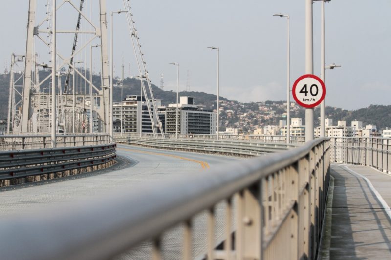 Sinaliza&ccedil;&atilde;o da Herc&iacute;lio Luz tamb&eacute;m ter&aacute; manuten&ccedil;&atilde;o quando empresa for selecionada e come&ccedil;ar os trabalhos – Foto: Leo Munhoz/ND