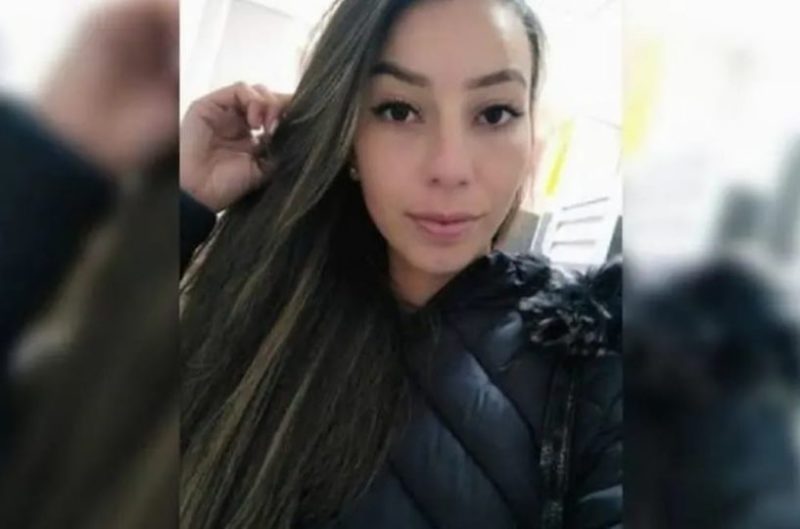 Um crime brutal deixou três vítimas na pequena cidade de Três Barras, no Planalto Norte catarinense, em agosto deste ano. Thaís Corrêa Lemes foi morta a facadas pelo ex-marido, que não aceitava o fim do relacionamento. Durante o crime, o irmão de Thaís tentou salvá-la e atirou contra o agressor, que morreu. Porém, antes disso ele ainda atingiu a mãe de Thaís, que também acabou morrendo dias depois no hospital – Foto: Internet