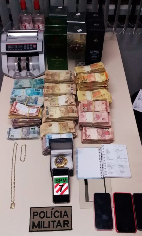 Itens foram encontrados na quitinete do casal – Foto: PMSC/Divulgação/ND