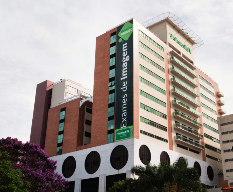 A cirurgia é realizada na Grande Florianópolis, com pioneirismo dos neurocirurgiões Rodrigo dos Santos Silva e André Mendes Arent, no Hospital Unimed Grande Florianópolis &#8211; Foto: Unimed 1