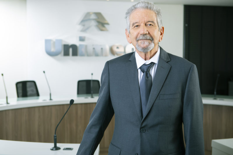 Para o futuro, nos próximos 15 anos, o presidente da Unimed, Dr. Théo Fernando Bub, avalia que a inteligência artificial na saúde deve permanecer como uma ferramenta de apoio aos profissionais e otimização de processos – Foto: Divulgação/ÑD