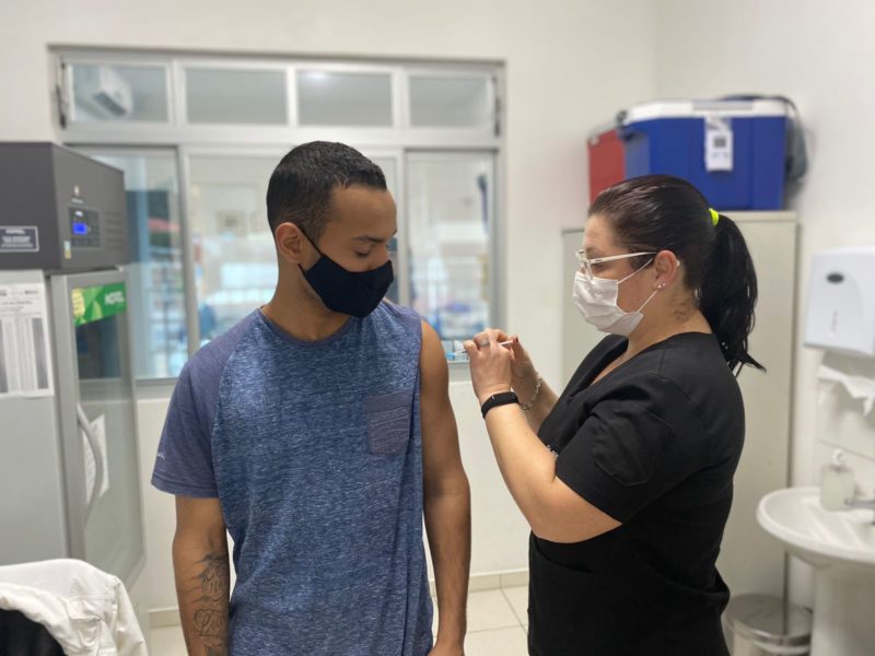 Florian&oacute;polis segue aplicando a primeira dose de vacina contra a Covid-19 em pessoas de 18 anos ou mais – Foto: PMF/Divulga&ccedil;&atilde;o/ND