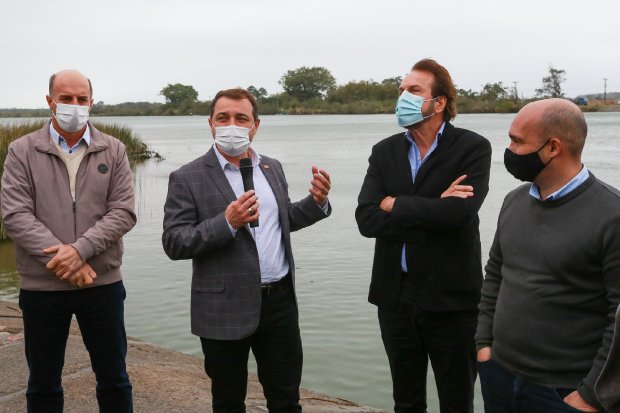 Governador Carlos Mois&eacute;s visitou as obras de acesso &agrave; futura ponte que ligar&aacute; Morro dos Conventos a Ilhas em Ararangu&aacute; – Foto: Julio Cavalheiro/Secom