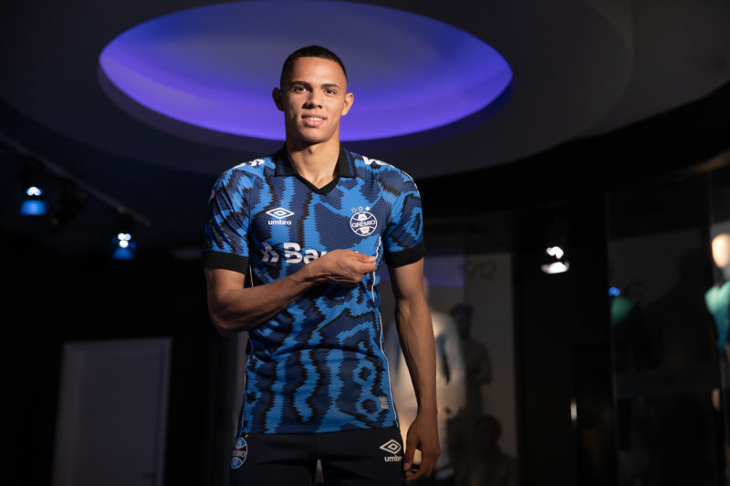 Desenho faz referência aos torcedores, que fazem o time lutar para vencer – Foto: Lucas Uebel/Gremio FBPA